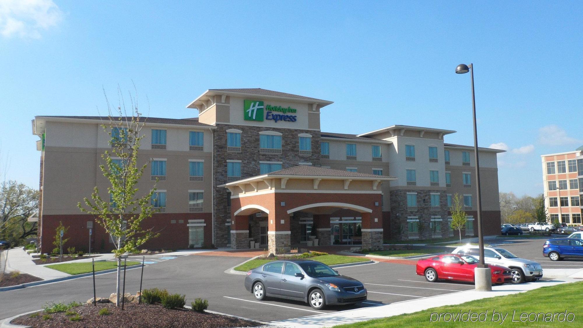 Holiday Inn Express & Suites Overland Park, An Ihg Hotel Zewnętrze zdjęcie